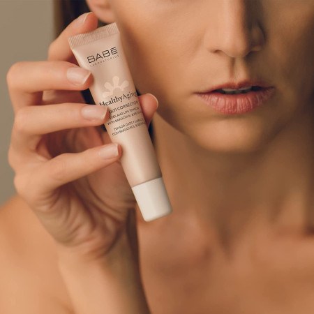 Tensor de ojos y labios multi corrector 15ml. Babé