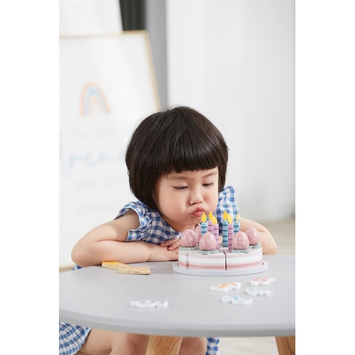 Juguete de madera tarta de cumpleaños. PolarB