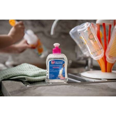 Líquido limpiador especial para biberones...