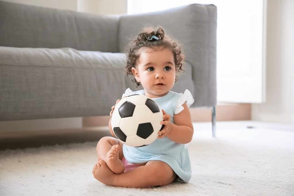 Descubre cómo peinar a tu bebé con pelo rizado - Los mejores consejos y  recomendaciones para tu bebe